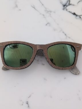 Ray-Ban Unisex  Brown Textured Frame Sunglasses with Green Lenses